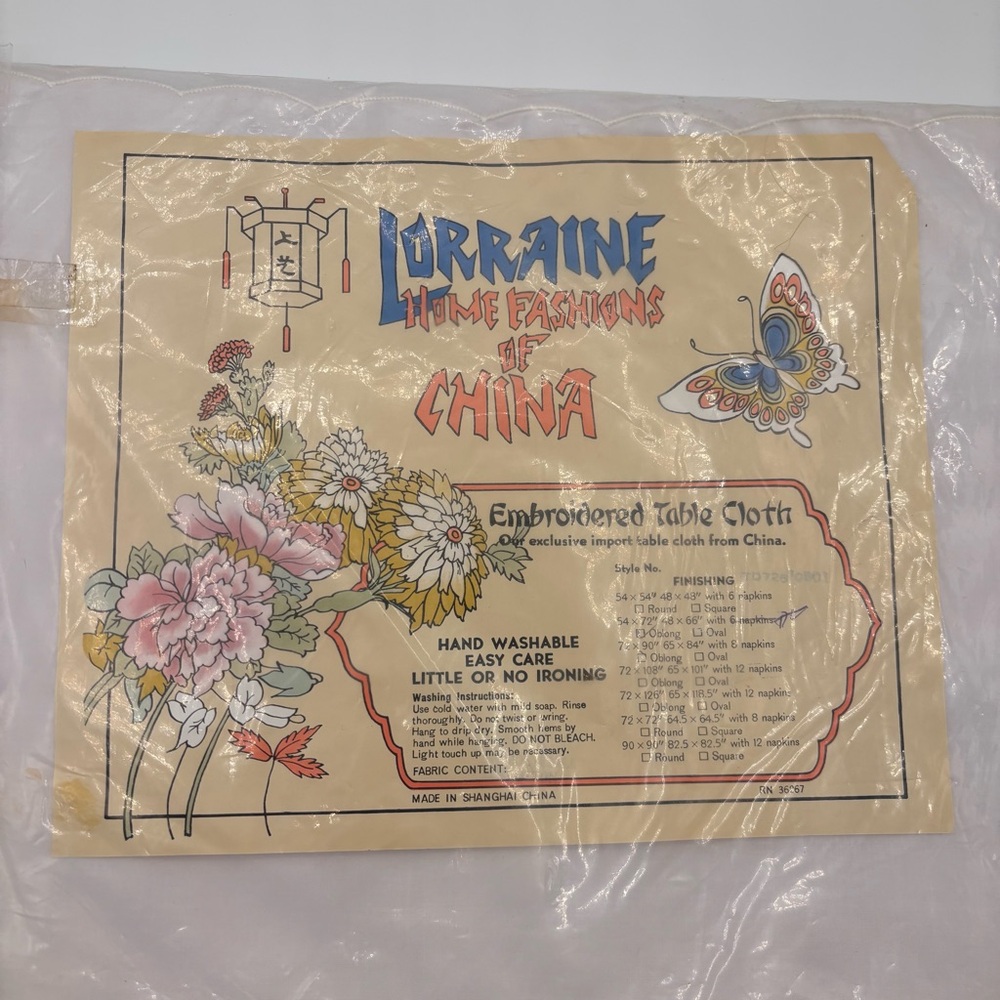 Vintage Lorraine Home Tablecloth Napkins Embroidered Strawberry Set Unused - Picture 2 of 9